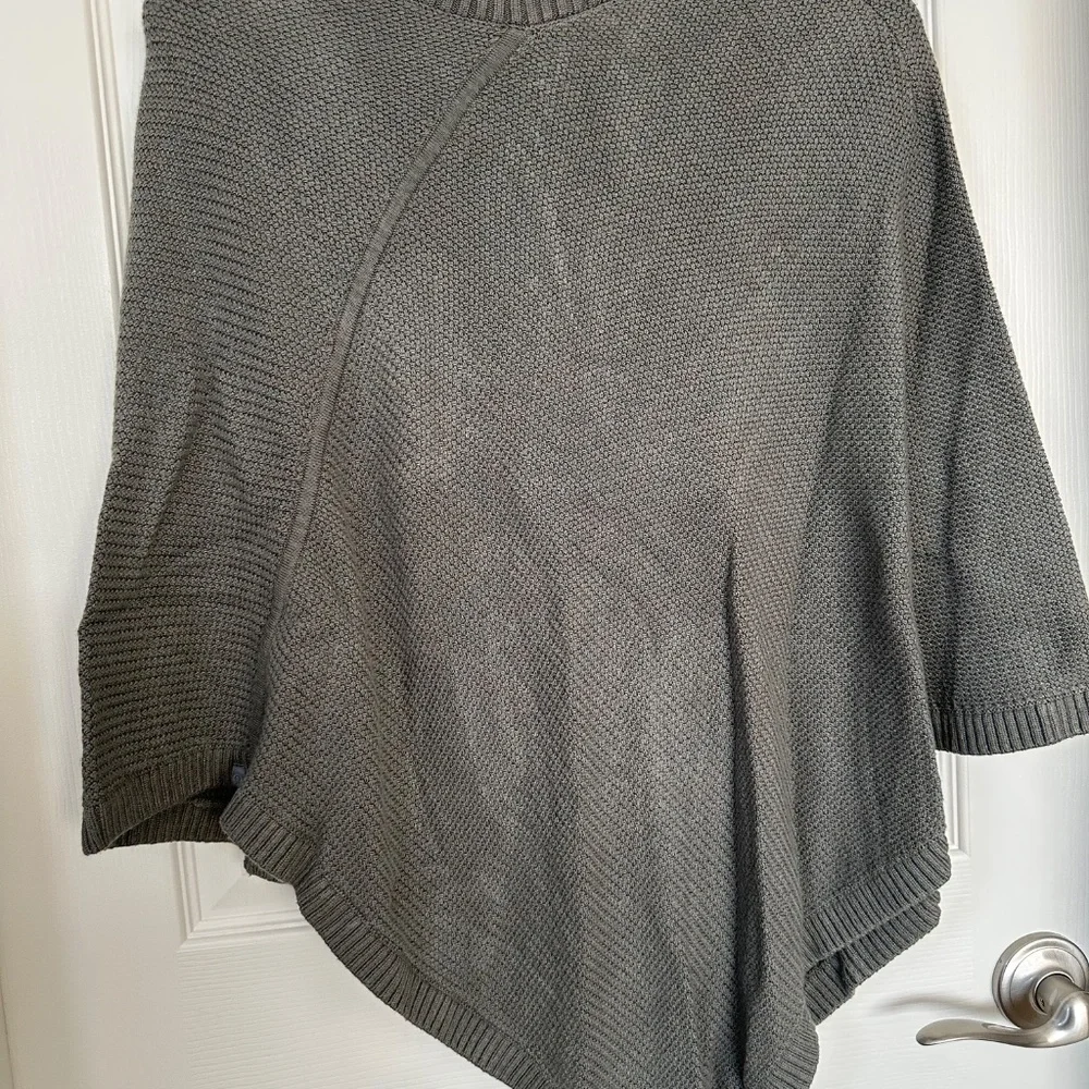 Lululemon On The Go Poncho One Size Grey Sage 2-Way Zip Sweater Asymmetrical O/S - Picture 4 of 7